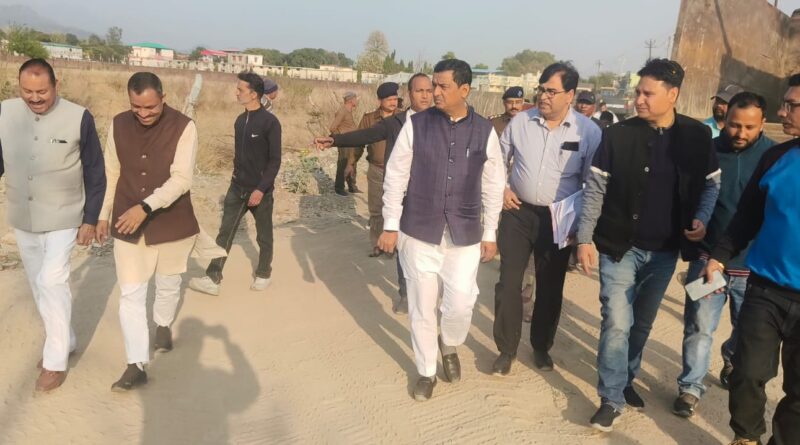 गढ़वाल सांसद अनिल बलूनी ने किया क्षतिग्रस्त मालनपुल निर्माण कार्यों का निरीक्षण। 15 अप्रैल तक कार्य पूर्ण करने के दिए निर्देश