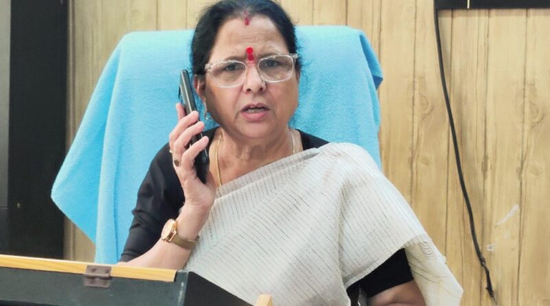 बिजली के पोल से केबल डालने को लेकर हुआ विवाद, महिला आयोग ने दिए जांच के आदेश